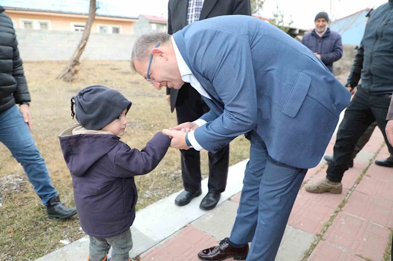 Vali Ziya Polat, mahalle ziyaretlerine devam ediyor
