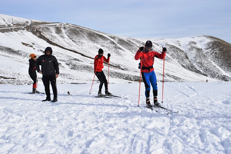 Nemrut Dağı’nda kayaklı koşu antrenmanı

