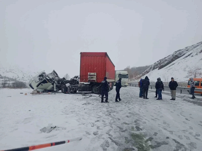 Kar yağışı trafik kazalarına neden oldu
