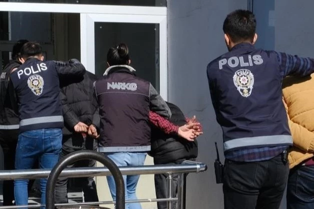 Erzincan’da toplam 20 yıl hapis cezası olan 6 zanlı yakalandı
