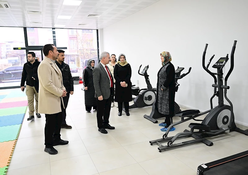 Başkan Çınar, Yeşiltepe Aile Danışmanlık ve Spor Merkezi’ni inceledi
