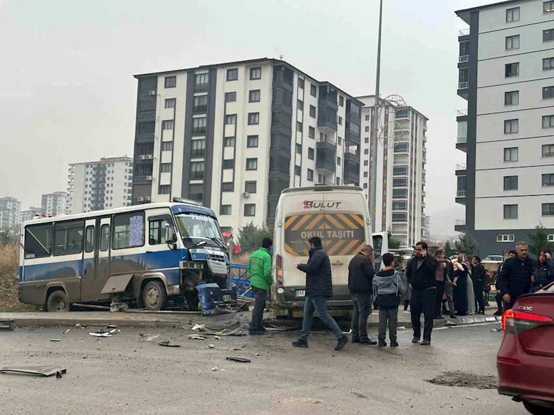 Öğrenci servisi ile yolcu minibüsü çarpıştı: 6 yaralı
