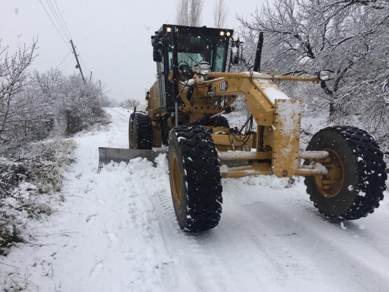 Elazığ’da kar yağışı nedeniyle 396 köy yolu ulaşıma kapandı
