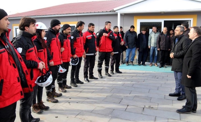 Tuşba, İpekyolu ve Edremit Belediyeleri deprem bölgesine personel ve araç gönderdi