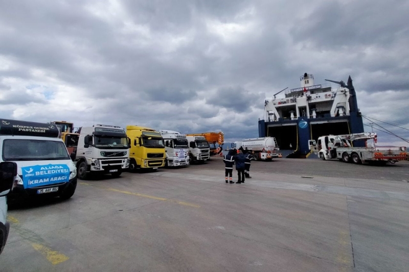 İzmir’den deprem bölgesine yardım gemisi
