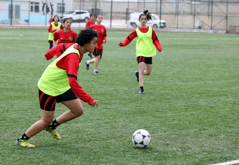 Van Büyükşehir Kadın Futbol Takımı yeni sezona hazır
