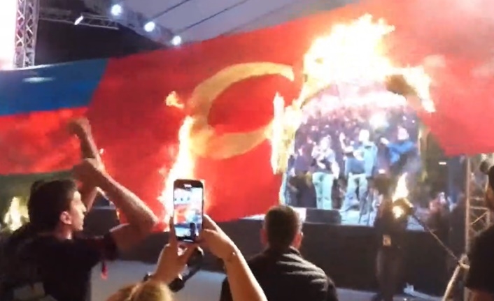 Kaşınıyorsun Ermenistan! Sözde soykırım yalanının yıl dönümünde Türk bayrağı yaktılar