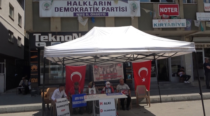 Muşlu aileler HDP önündeki eylemlerini sürdürüyor
