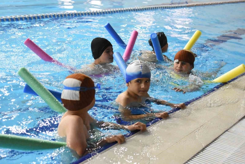Aziziye’de ücretsiz yüzme kursları başlıyor
