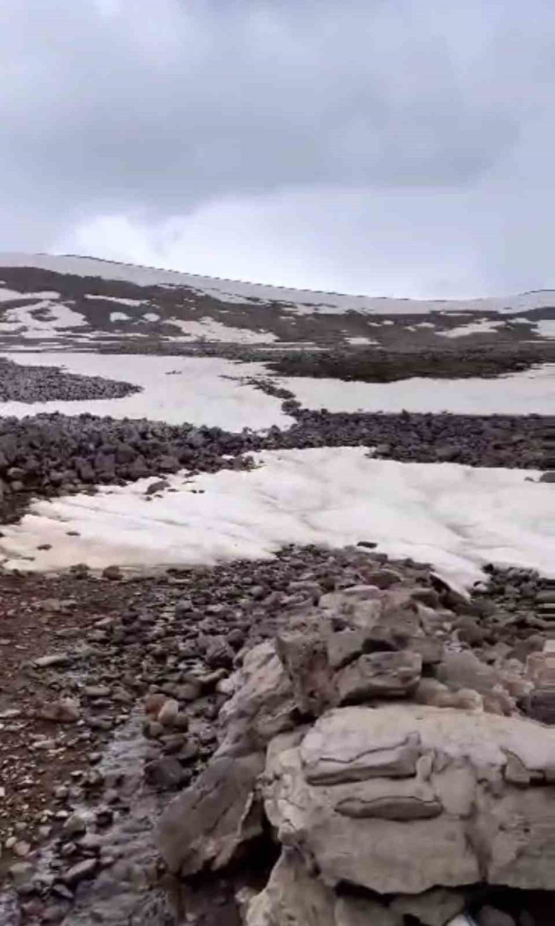 Kısır dağının karı 12 ay boyunca erimiyor
