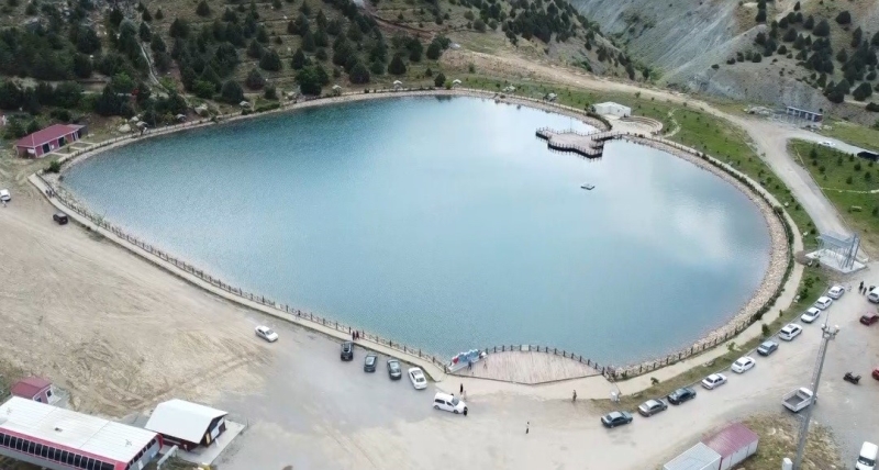 Ergan Dağı, göl manzarasıyla yaz aylarında misafirlerini ağırlıyor
