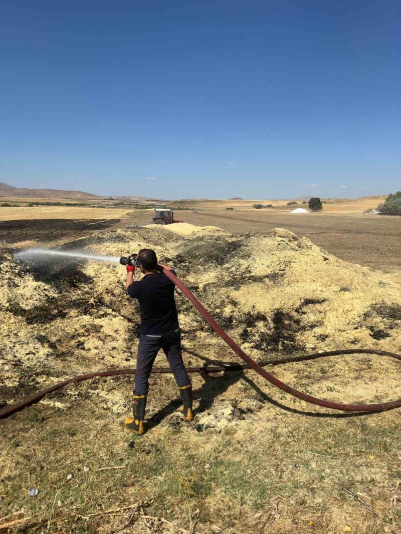 Tuşba’da yangın: 30 ton saman zarar gördü
