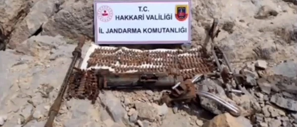 Şemdinli’de PKK’ya ait mağarada çok sayıda silah ve mühimmat ele geçirildi
