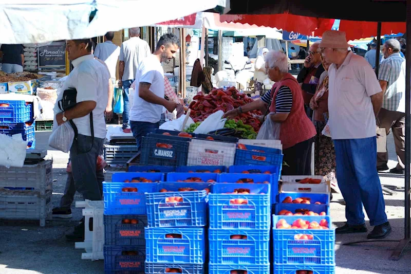 Erzincan’da salçalık domates ve biberler tezgahlarda
