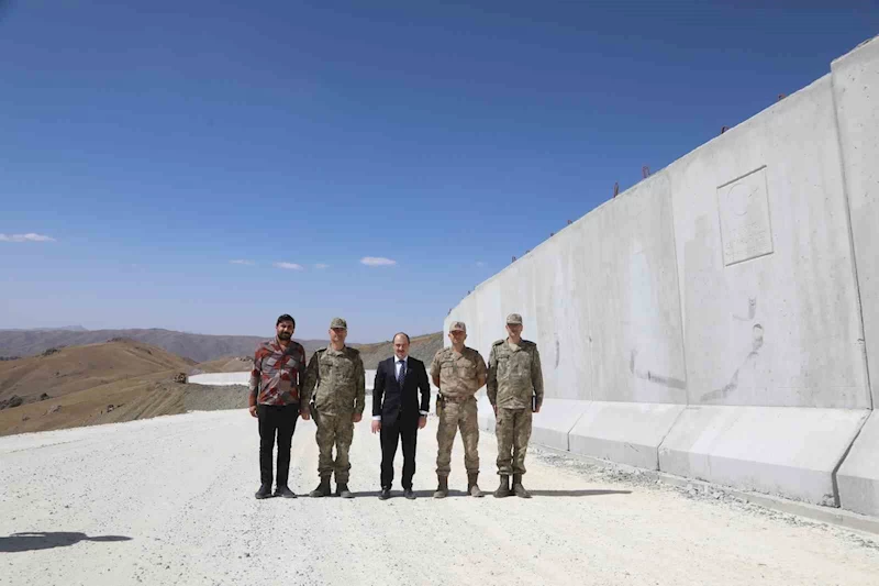 Van-İran sınırında güvenlik duvarı çalışmaları devam ediyor
