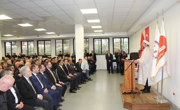 Diyanet İşleri Başkanı Erbaş, Strazburg’da yaşayan Türklerle bir araya geldi