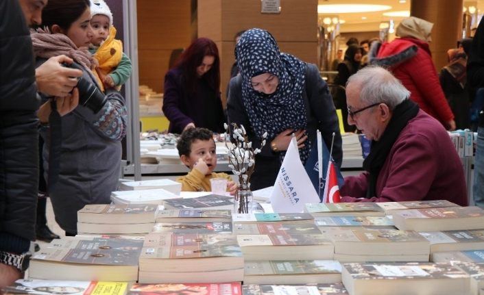 Yazar Ataol Behramoğlu, Nevşehir’de kitapseverlerle buluştu