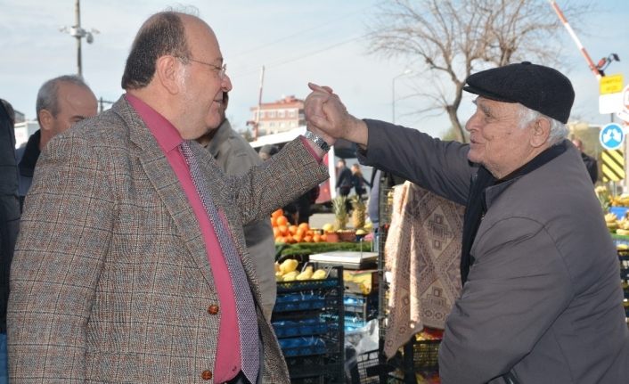 Başkan Özakcan’a pazar yerlerinde sevgi seli