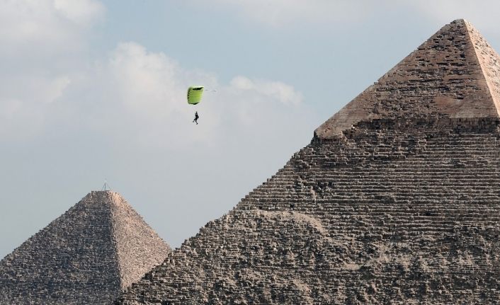 Mısır’da Paraşütle Atlama Festivali