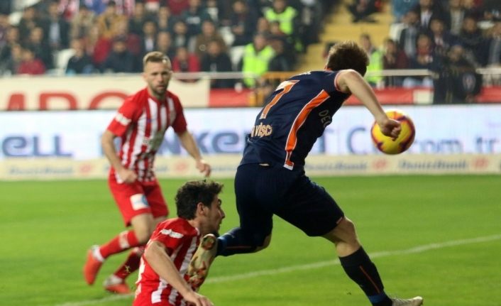 Spor Toto Süper Lig: Antalyaspor: 0 - Medipol Başakşehir: 1 (Maç sonucu)