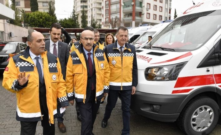 Adana’ya 9 ambulans