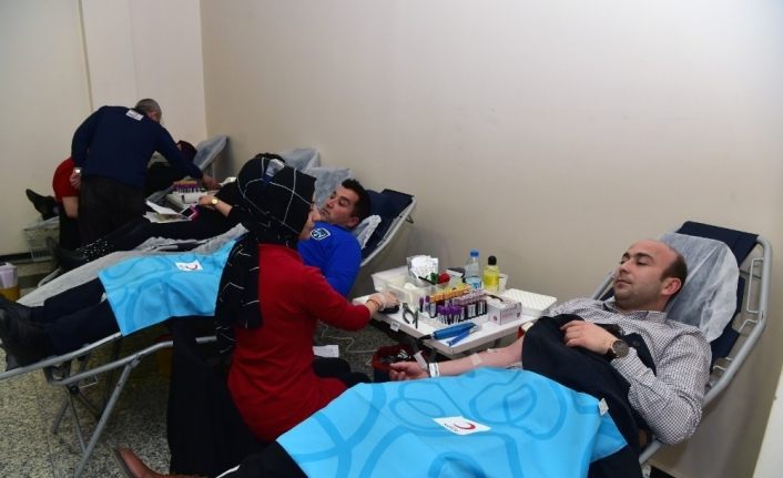 Ankara Büyükşehir personelinden gönüllü kan bağışı