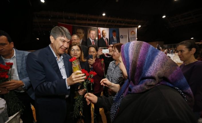 Başkan Türel belediyenin kadın çalışanlarıyla yemekte buluştu