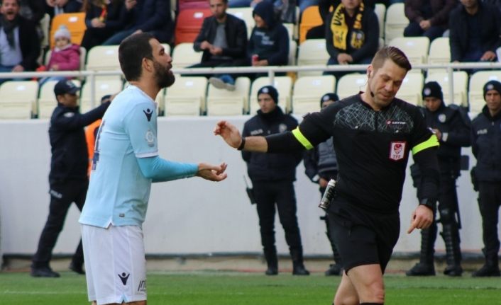 E.Yeni Malatyaspor - M.Başakşehir maçında VAR bozuldu