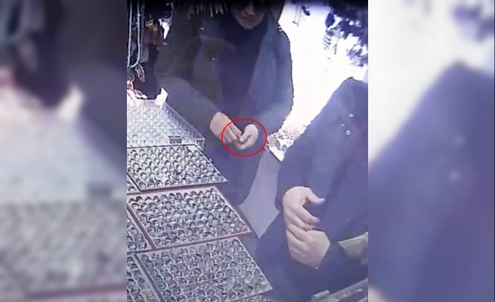 (Özel) Eyüpsultan’da yüzük hırsızı çift kameralara yakalandı