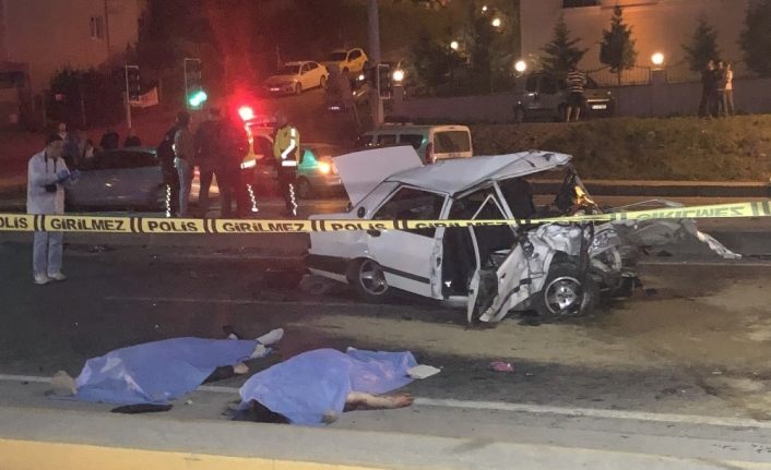 2 otomobilin çarpıştığı kazada 2 kişi öldü, 3 kişi yaralandı
