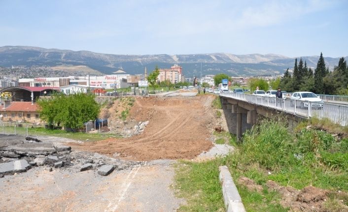 Adnan Menderes’in açtığı "İstasyon Köprüsü" yenileniyor