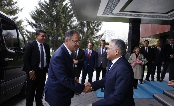 AK Parti Yerel Yönetimlerden Sorumlu Genel Başkan Yardımcısı Özhaseki, Başkan Büyükkılıç’ı ziyaret etti