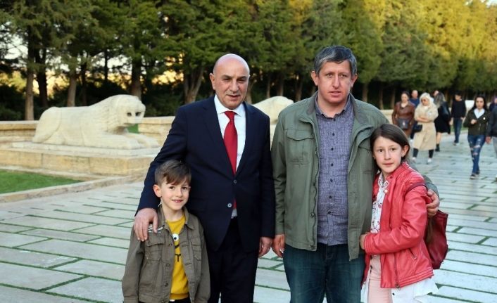 Başkan Altınok, ailesiyle birlikte Anıtkabir’i ziyaret etti
