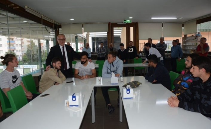 Başkan Ergün’den Manisa BBSK’li futbolculara moral ziyareti