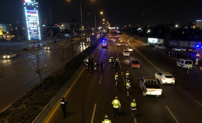 Başkent’te yolun karşısına geçmek isteyen kişiye araba çarptı: 1 ölü, 1 yaralı