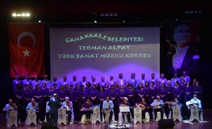 Çanakkale Belediyesi Teoman Alpay Sanat Müziği Korosu final konserini verdi