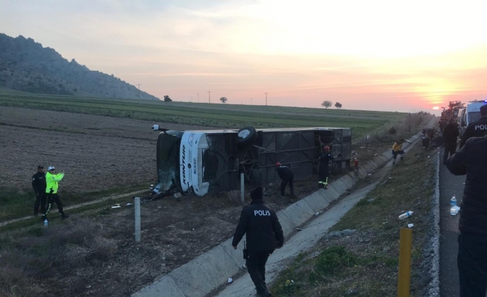 Denizli’de otobüs kazası: 2 ölü, 20’ye yakın yaralı