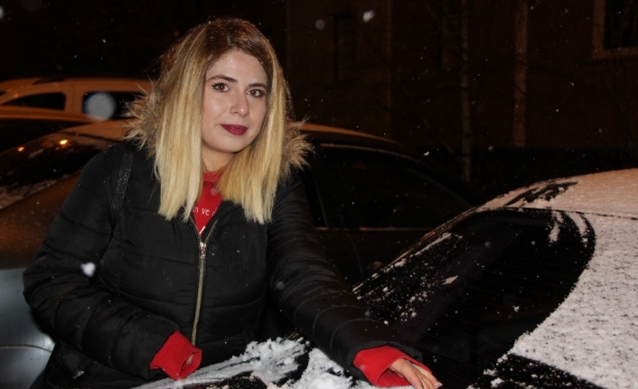 Erzurum’da kar yağışı kent merkezini beyaza bürüdü