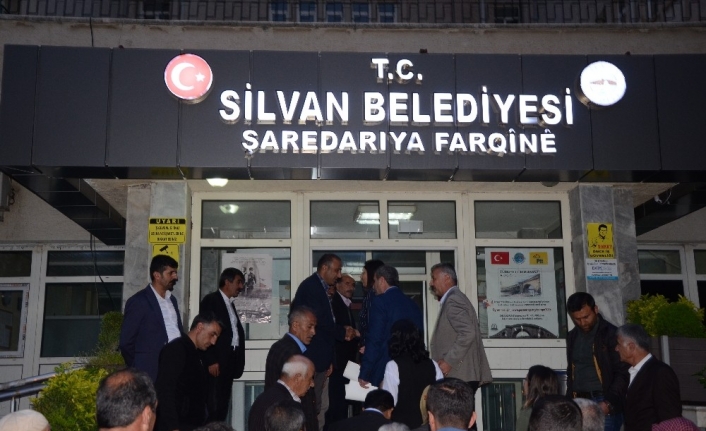 HDP’li Silvan Belediye Başkanı Toprak mazbatasını aldı