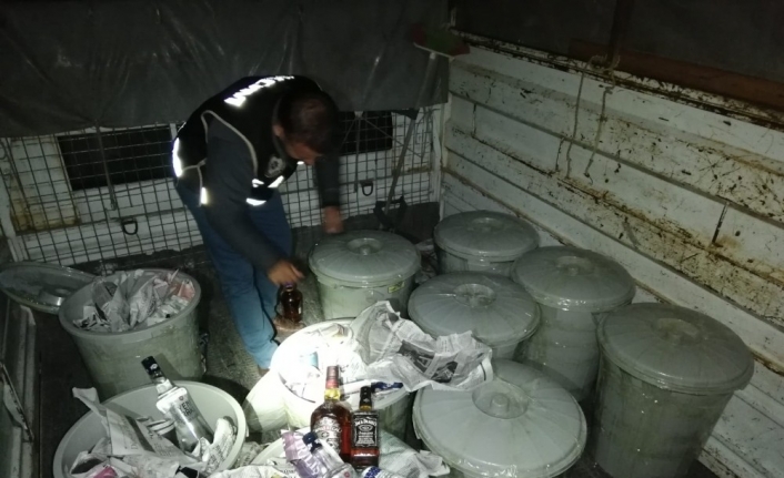 Kayseri’de çöp kovalarının içerisine saklanmış 463 şişe kaçak içki ele geçirildi