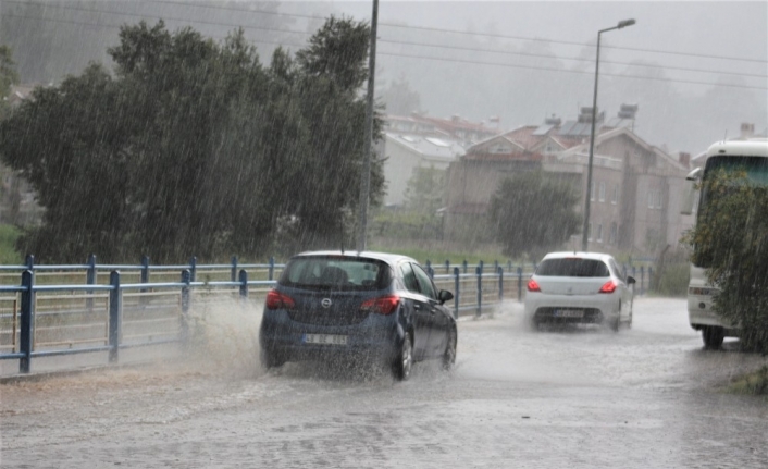 Marmaris’te Nisan yağmuru