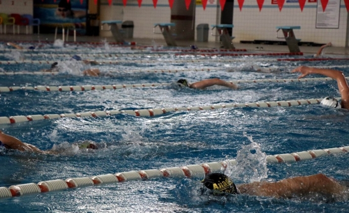 Milli yüzücüler şampiyonaya Kayseri’de hazırlanıyor