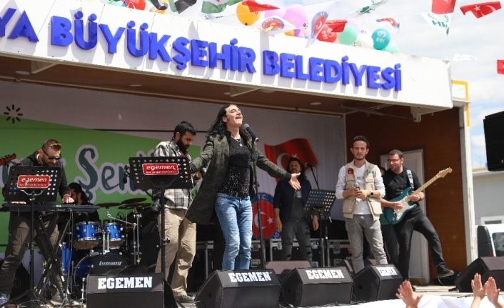 Murat Kekilli’den Suriyeli çocuklara konser