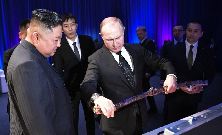 Putin, Kuzey Kore liderinin hediyesini 1 rubleye satın aldı