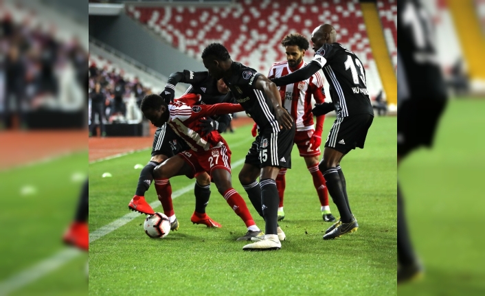 Spor Toto Süper Lig: DG Sivasspor: 1 - Beşiktaş: 1 (İlk yarı)