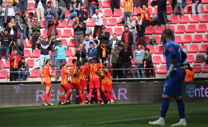 Spor Toto Süper Lig: İstikbal Mobilya Kayserispor: 1 - Aytemiz Alanyaspor: 1 (İlk yarı)