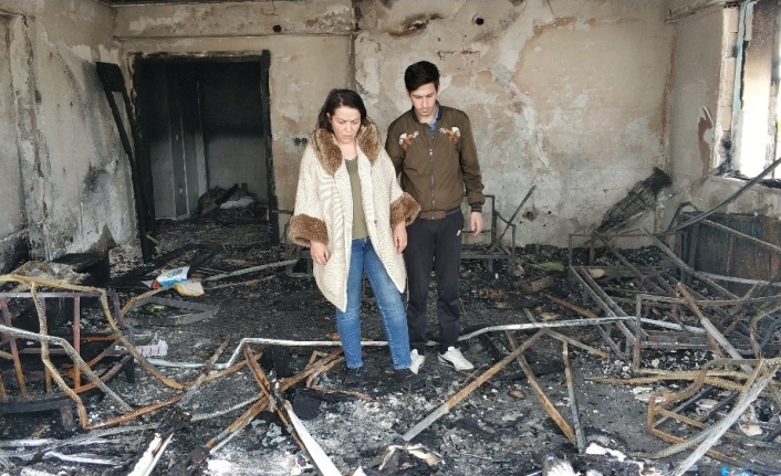 Uyurken evleri yanan aile ölümden döndü