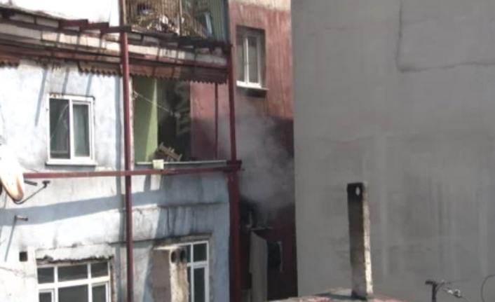 Ataşehir’de 4 katlı binada yangın paniği