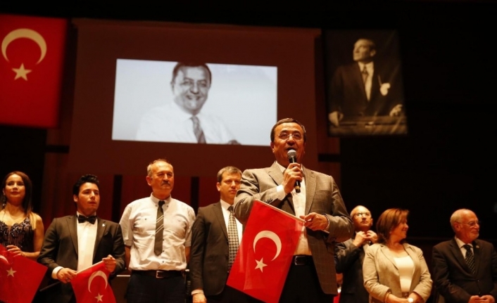Atatürk Destanı ayakta alkışlandı