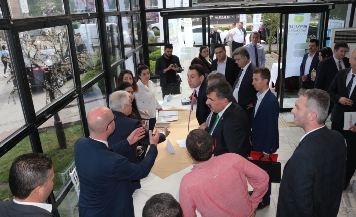 Balıkesirli belediye başkan ve meclis üyelerinden tartışmalı seçim